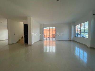 Casa de 4 alcobas en venta en Cuidad Jardin, Cali, 243 m² · foto 4 de 20