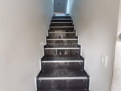 Casa de 4 alcobas en venta en Alfonso Bonilla Aragon, Cali, 374 m² · foto 2 de 20