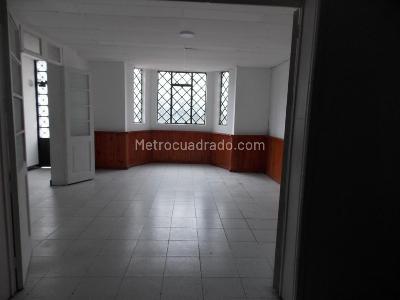 Casa de 5 alcobas en venta en Quinta Camacho, Bogotá, 478 m² · foto 2 de 20