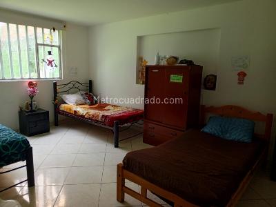 Casa de 5 alcobas en venta en Normandia, Bogotá, 480 m² · foto 3 de 11