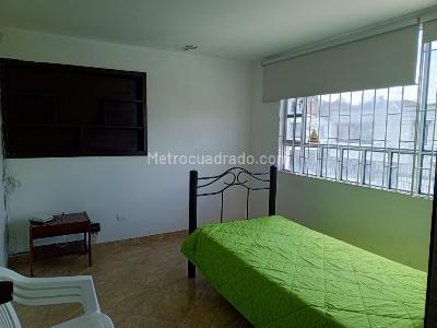 Casa de 5 alcobas en venta en Normandia, Bogotá, 480 m² · foto 4 de 11