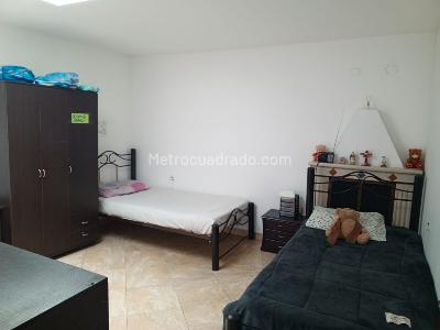 Casa de 5 alcobas en venta en Normandia, Bogotá, 480 m² · foto 5 de 11