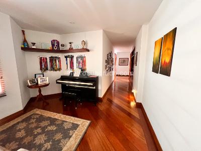 Apartamento de 3 alcobas en venta en Chico Navarra, Bogotá, 218 m² · foto 10 de 20