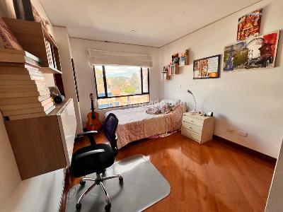 Apartamento de 3 alcobas en venta en Chico Navarra, Bogotá, 218 m² · foto 12 de 20