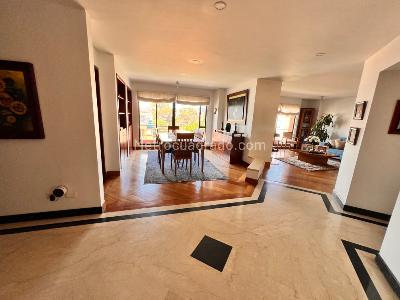 Apartamento de 3 alcobas en venta en Chico Navarra, Bogotá, 218 m² · foto 2 de 20