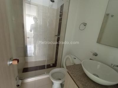 Apartamento de 3 alcobas en venta en El Poblado, Ibagué, 74 m² · foto 2 de 15