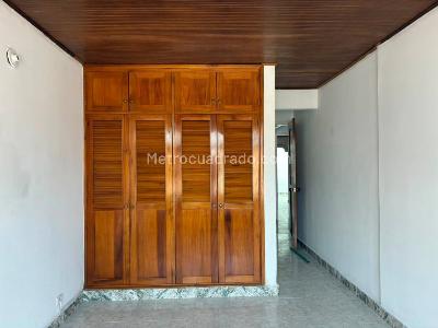 Casa de 5 alcobas en venta en Parrales, Ibagué, 180 m² · foto 4 de 20