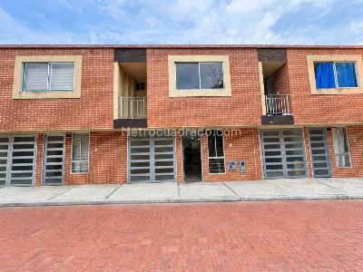 Casa de 3 alcobas en venta en Cantabria, Ibagué, 88 m² · foto 2 de 20