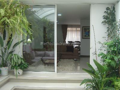 Casa de 5 alcobas en venta en Santa Barbara Central, Bogotá, 298 m² · foto 9 de 11