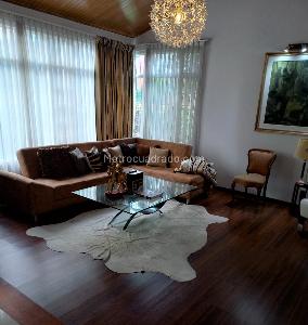 Casa de 5 alcobas en venta en Santa Barbara Central, Bogotá, 298 m² · foto 3 de 11