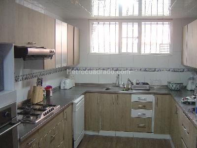 Casa de 5 alcobas en venta en Santa Barbara Central, Bogotá, 298 m² · foto 8 de 11
