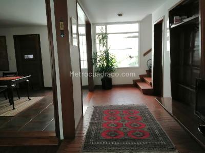 Casa de 5 alcobas en venta en Santa Barbara Central, Bogotá, 278 m² · foto 5 de 8