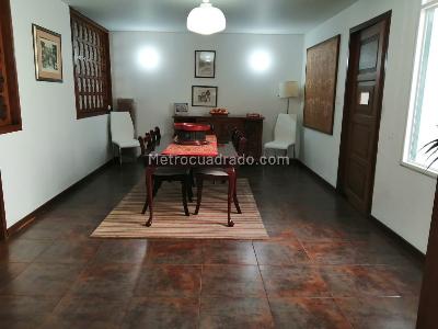 Casa de 5 alcobas en venta en Santa Barbara Central, Bogotá, 278 m² · foto 6 de 8