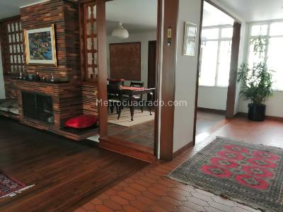 Casa de 5 alcobas en venta en Santa Barbara Central, Bogotá, 278 m² · foto 3 de 8