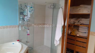Apartamento de 4 alcobas en venta en Calleja Alta, Bogotá, 240 m² · foto 8 de 16