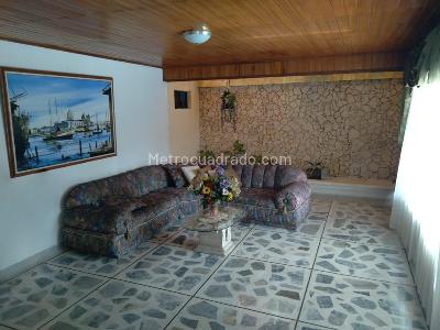 Casa de 4 alcobas en venta en Los Alpes, Barranquilla, 371 m² · foto 2 de 8