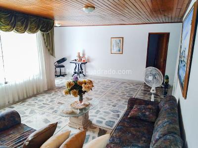 Casa de 4 alcobas en venta en Los Alpes, Barranquilla, 371 m² · foto 5 de 8