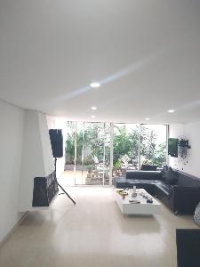Apartamento de 2 alcobas en venta en Chico Reservado, Bogotá, 128 m² · foto 3 de 18