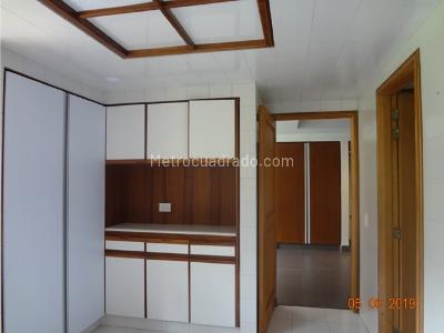 Apartamento de 3 alcobas en venta en Altos Del Retiro, Bogotá, 320 m² · foto 16 de 20