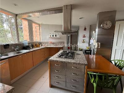Apartamento de 3 alcobas en venta en Chico Alto, Bogotá, 310 m² · foto 2 de 3