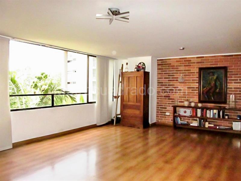 Spacious 3BR Apartment in Quiet Los Balsos Area - 2