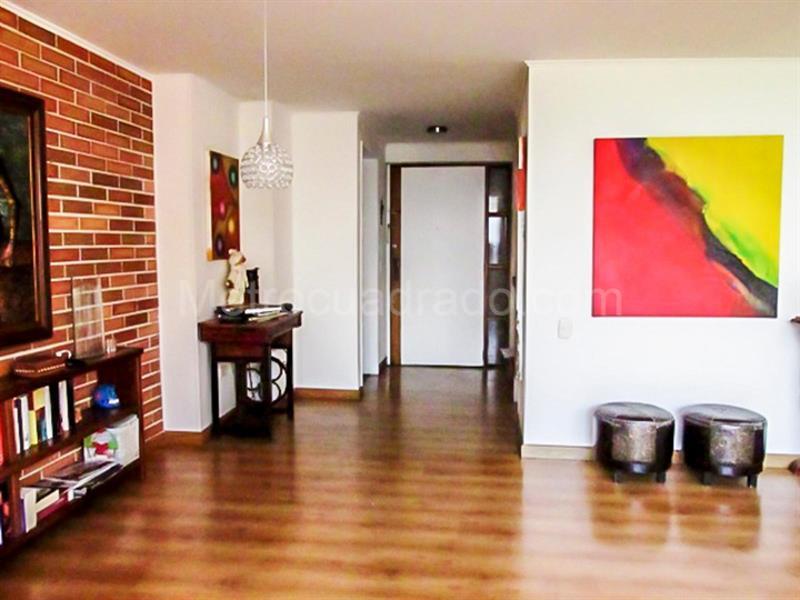 Spacious 3BR Apartment in Quiet Los Balsos Area - 3