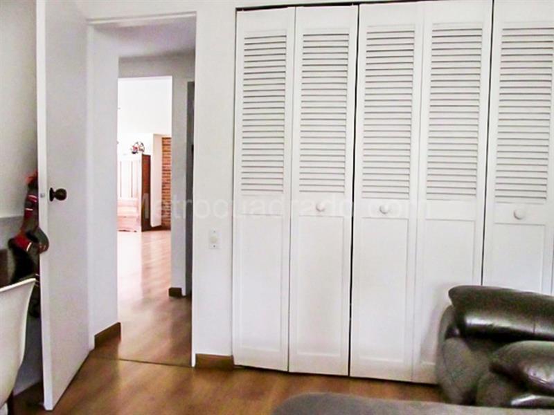 Spacious 3BR Apartment in Quiet Los Balsos Area - 9