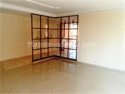 Apartamento en venta en El Poblado, Medellín · foto 3 de 20