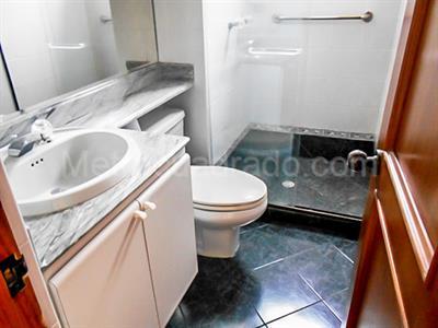 Apartamento de 3 alcobas en arriendo en El Poblado, Medellín, 146 m² · foto 14 de 17