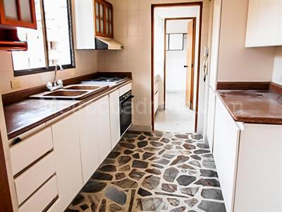 Apartamento de 3 alcobas en arriendo en El Poblado, Medellín, 146 m² · foto 5 de 17