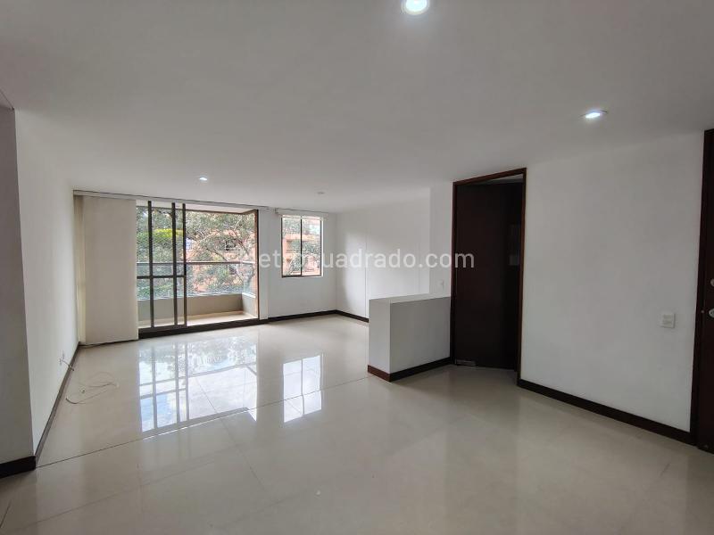 Apartamento de 3 Alcobas en San Lucas con Balcón y Parqueadero - 2