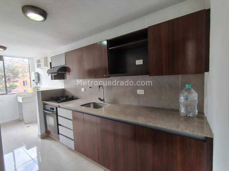 Apartamento de 3 Alcobas en San Lucas con Balcón y Parqueadero - 5