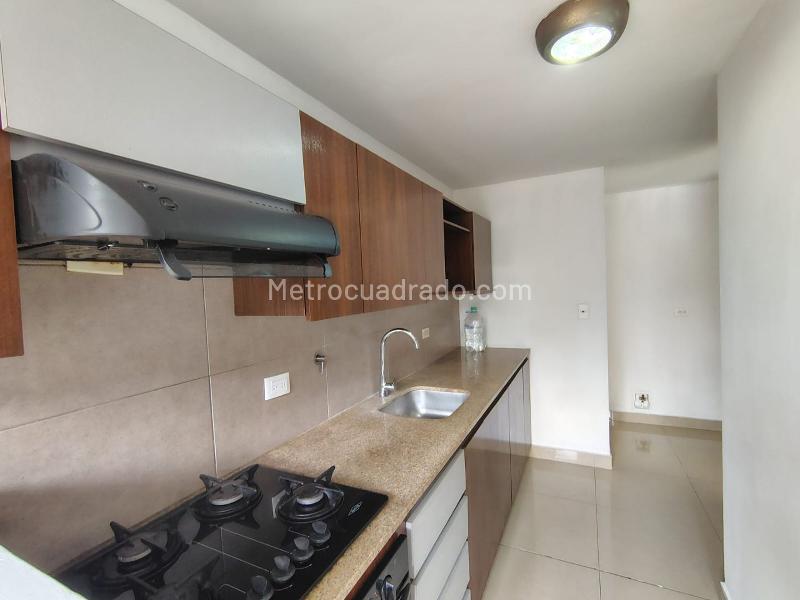 Apartamento de 3 Alcobas en San Lucas con Balcón y Parqueadero - 6