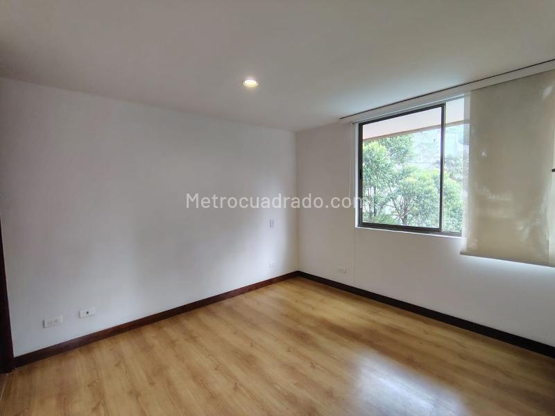 Apartamento de 3 Alcobas en San Lucas con Balcón y Parqueadero - 7