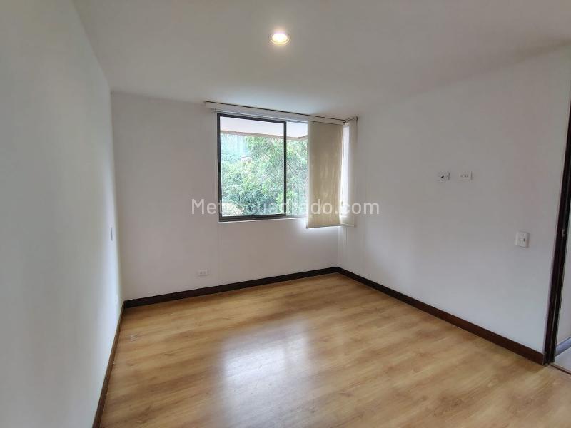 Apartamento de 3 Alcobas en San Lucas con Balcón y Parqueadero - 8