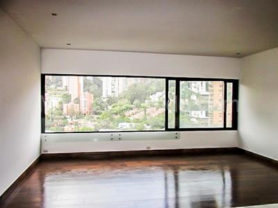 Apartamento en venta en El Poblado, Medellín · foto 2 de 13