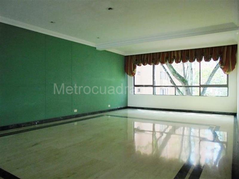 Apartamento Elegante de 4 Alcobas en El Poblado - 3