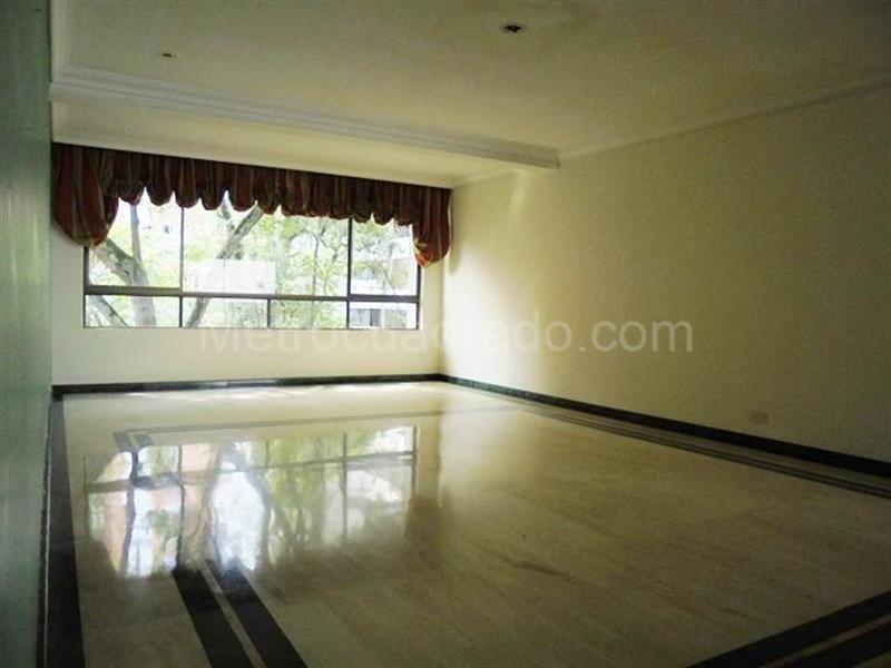 Apartamento Elegante de 4 Alcobas en El Poblado - 4