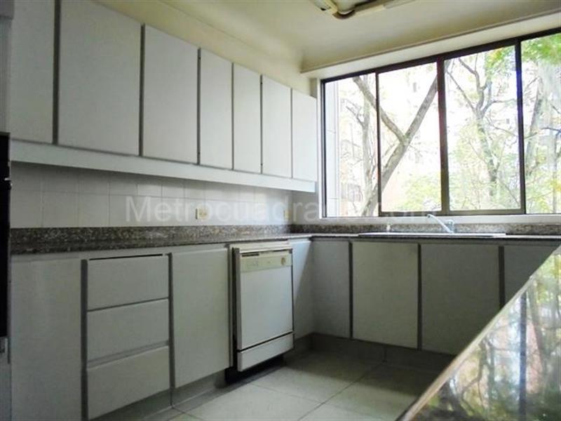 Apartamento Elegante de 4 Alcobas en El Poblado - 7