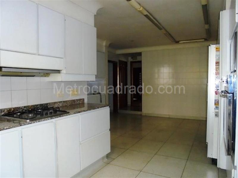 Apartamento Elegante de 4 Alcobas en El Poblado - 9