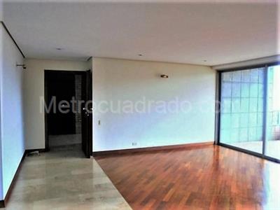 Apartamento en venta en El Poblado, Medellín · foto 2 de 20