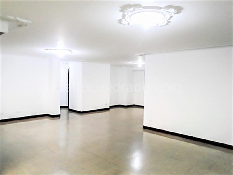 Apartamento Amplio de 3 Alcobas con Estudio en El Poblado - 4
