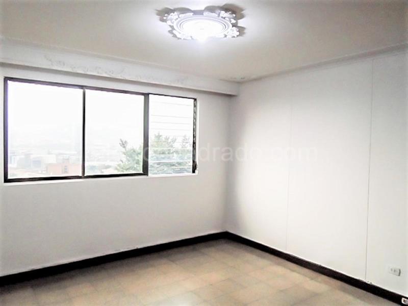 Apartamento Amplio de 3 Alcobas con Estudio en El Poblado - 8