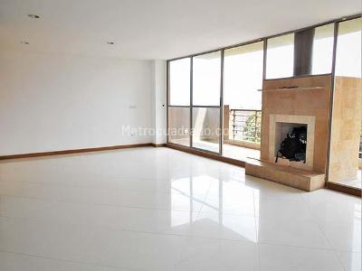 Casa de 3 alcobas en venta en Aves Maria, Sabaneta, 347 m² · foto 2 de 19