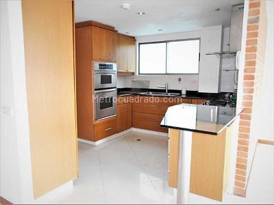 Casa de 3 alcobas en venta en Aves Maria, Sabaneta, 347 m² · foto 3 de 19