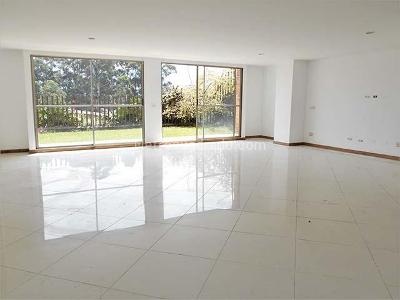 Casa de 3 alcobas en venta en Aves Maria, Sabaneta, 347 m² · foto 6 de 19