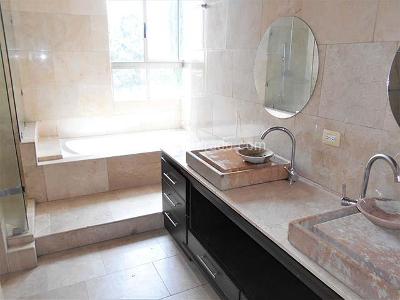 Casa de 3 alcobas en venta en Aves Maria, Sabaneta, 347 m² · foto 18 de 19