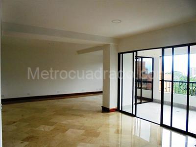 Apartamento de 3 alcobas en venta en El Poblado, Medellín, 180 m² · foto 2 de 17