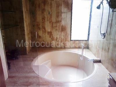 Apartamento de 3 alcobas en venta en El Poblado, Medellín, 300 m² · foto 16 de 20