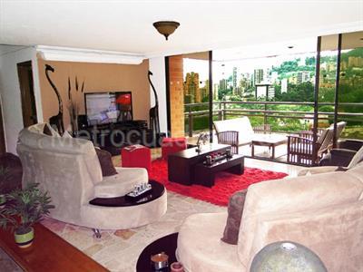 Apartamento de 3 alcobas en venta en El Poblado, Medellín, 300 m² · foto 2 de 20